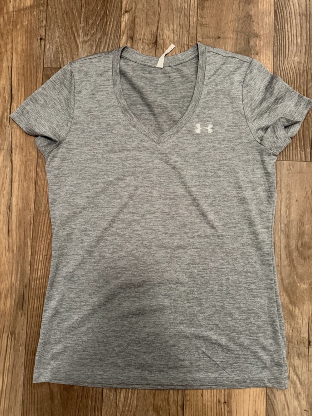 Under Armour Women's Heather Gray V-Neck Active Tee. Size Small